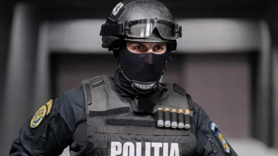 Incident violent în timpul unei intervenții! Un agent de poliție a ajuns la spital după atacul unui câine