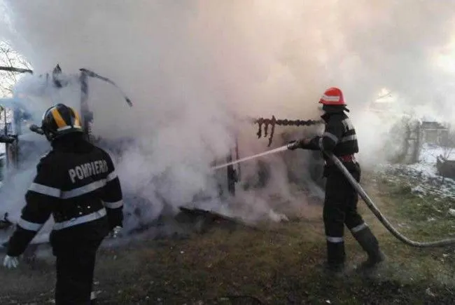 Incendiu violent în Sânnicolau Român. Femeie de 80 de ani carbonizată