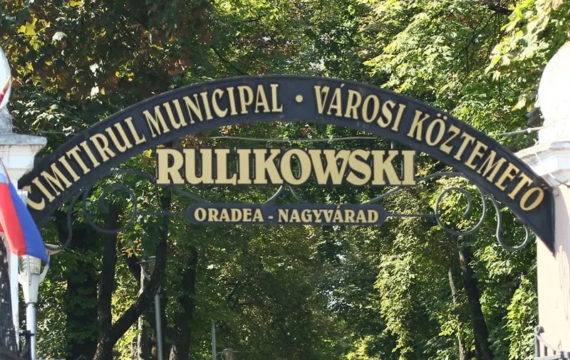Arborii care prezintă pericol din Cimitirul Rulikowski vor fi toaletați sau tăiați la cerere