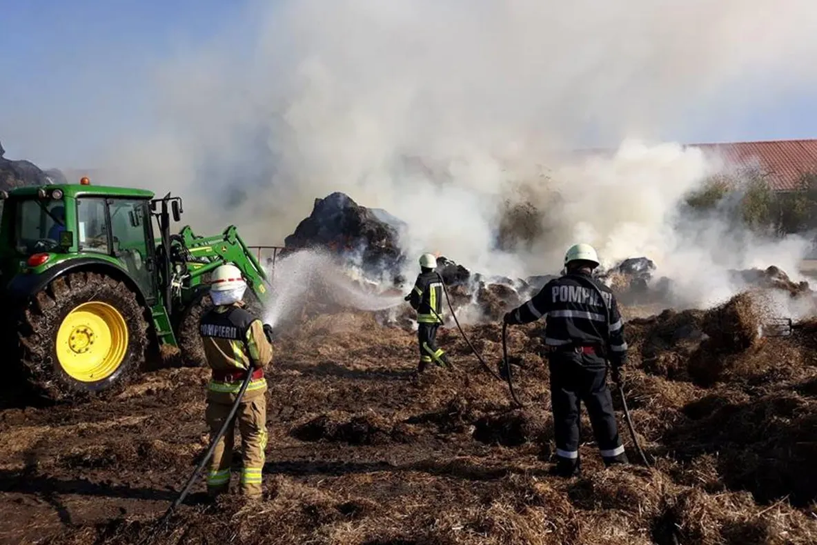 Nu mai puțin de 13 intervenții ale pompierilor într-o singură zi din cauza incendiilor de vegetație