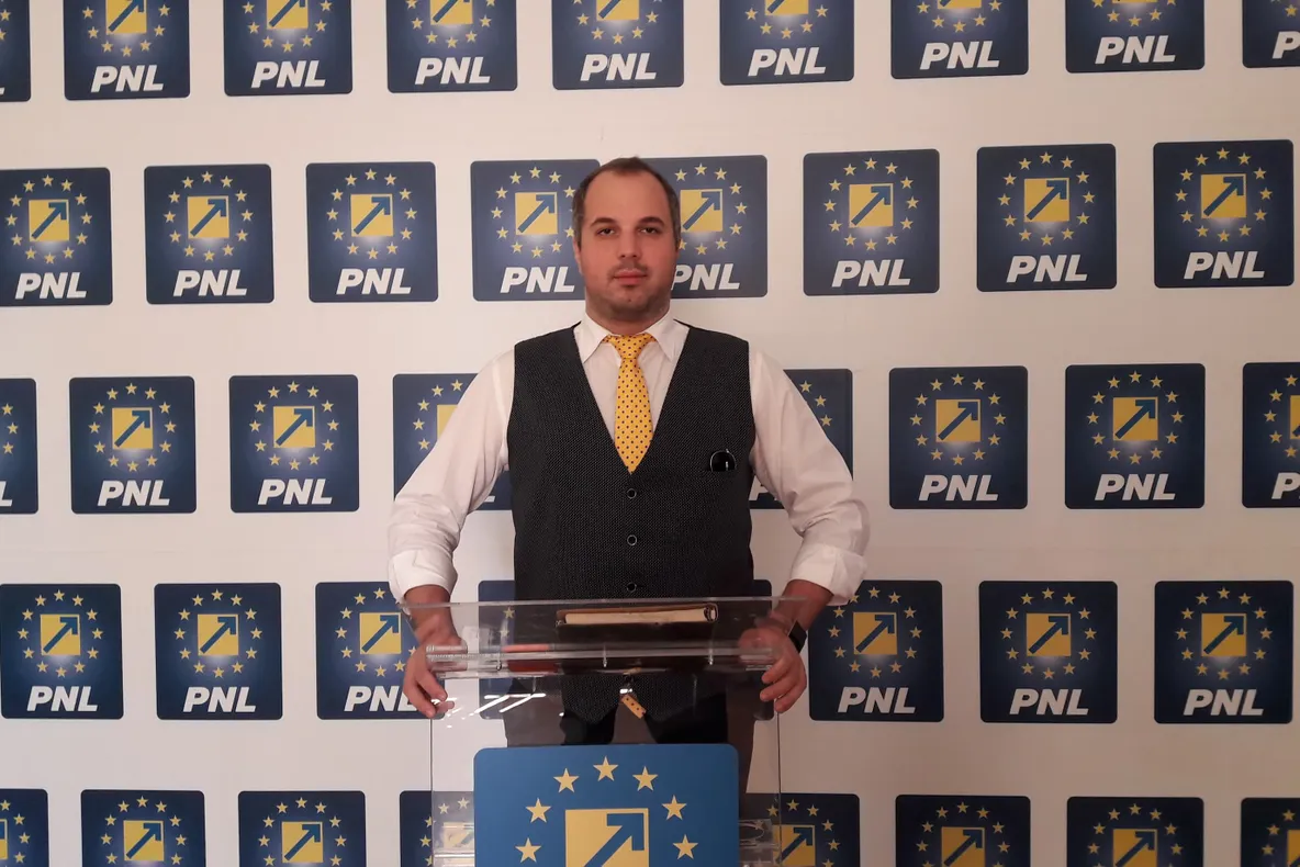 Tinerii liberali sar în apărarea antreprenorilor, legat de salariul minim
