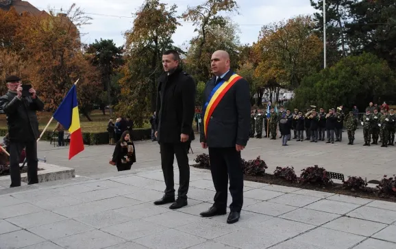 Ziua Armatei Române, sărbătorită la Statuia Ostașului Român