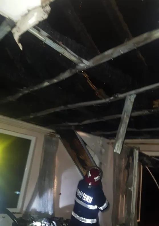 Incendiu produs luni seară la o casă de pe strada Sofiei
