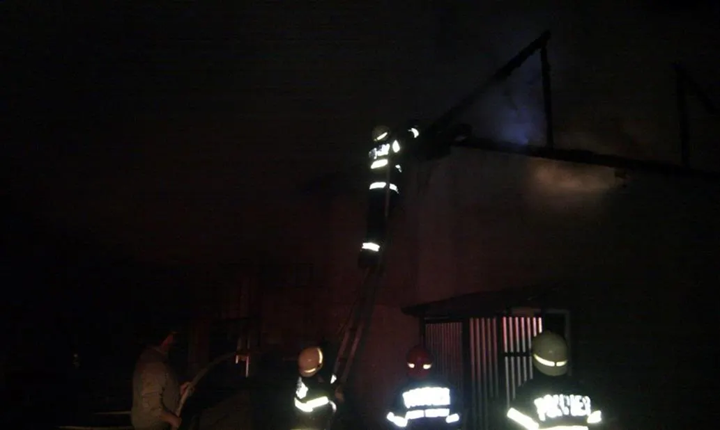 Incendiu la o gospodărie din Hidișel. Atenție la instalațiile și echipamentele electrice: peste 70 de incendii de natură electrică produse în Bihor de la începutul acestui an!