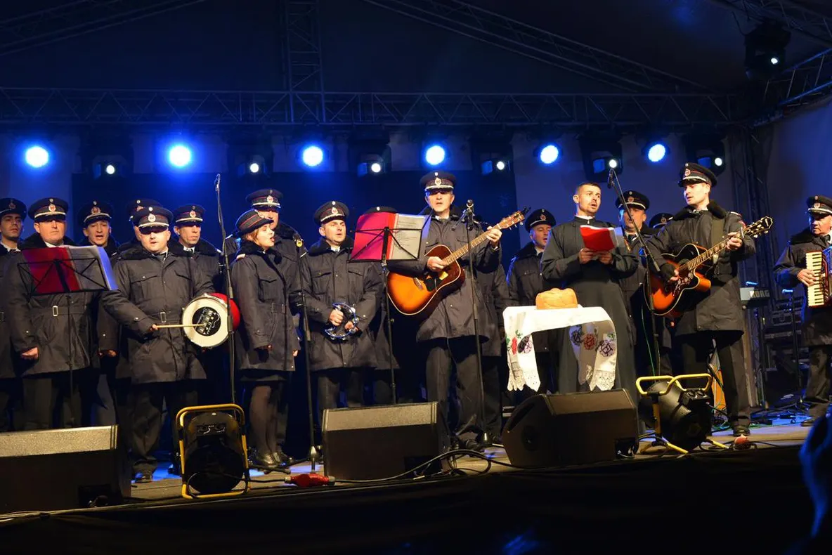Pompierii bihoreni vă invită la colinde
