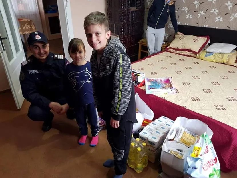 Daruri pentru 100 de copii din partea pompierilor bihoreni