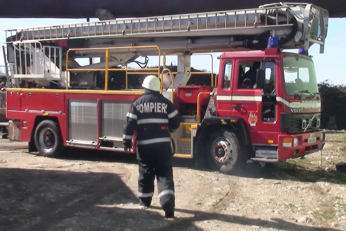Incendii lichidate de pompierii bihoreni în Oradea, Săcueni și Marghita