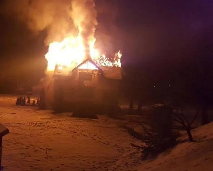 Incendiu grav la o locuință din Peștera