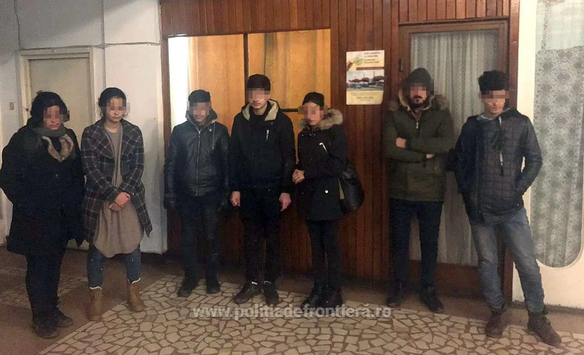 Şapte cetățeni sirieni şi irakieni ascunși într-un automarfar, depistaţi de poliţiştii de frontieră