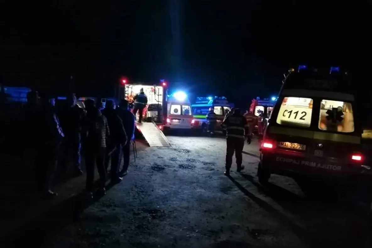 Şapte persoane rănite în urma unei explozii urmate de incendiu la o staţie de îmbuteliere gaz din localitatea Ştei