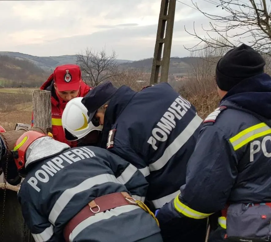 Un bărbat din Tărian a fost salvat dintr-o fântână