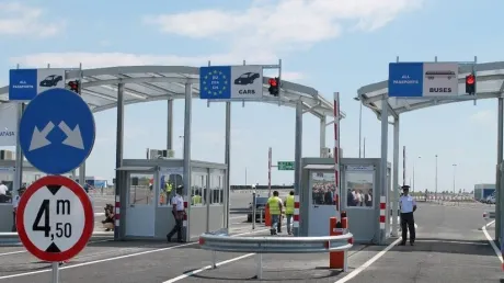 Tânără din Ghana cu document francez, depistată de poliţiştii de frontieră din P.T.F. Nădlac II