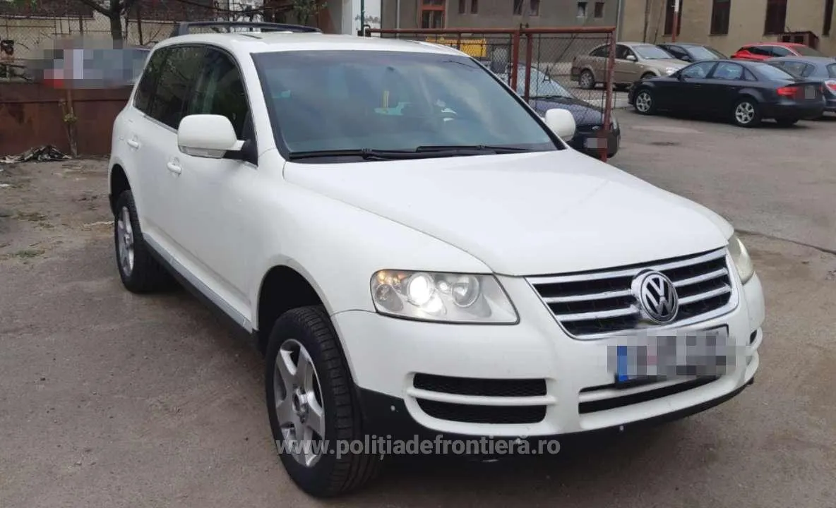 Autoturism căutat de autorităţile din Italia, descoperit de poliţiştii de frontieră din P.T.F. Nădlac II