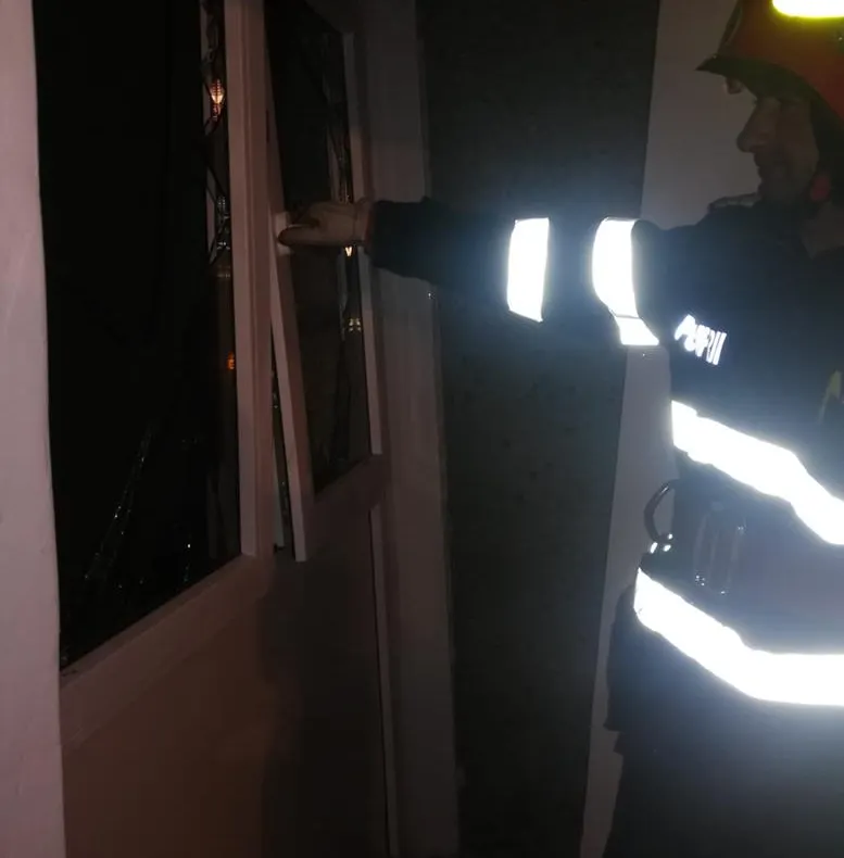 Explozie neurmată de incendiu la o garsonieră din Marghita. Măsuri de prevenire a situațiilor de urgență generate de utilizarea necorespunzătoare a buteliilor/instalaţiilor de gaze lichefiate.