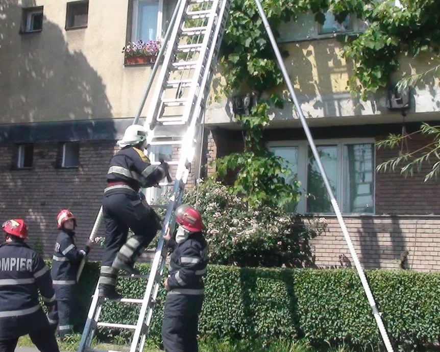 Fetiță salvată pe strada Henry Coandă