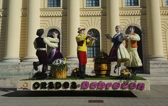 Cinci care alegorice vor putea fi admirate în Piaţa Unirii, cu ocazia Carnavalului Florilor