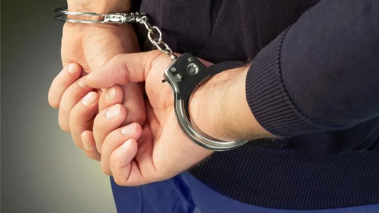 Trei bărbați bănuiți de tâlharie calificată și furt, identificați cu operativitate și reținuți de polițiștii orădeni.