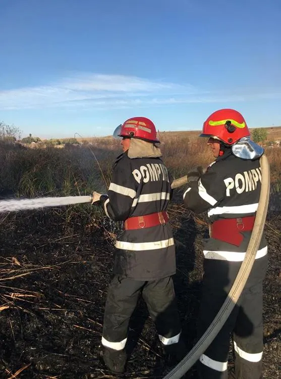 16 misiuni de stingere a incendiilor în interval de două zile. Măsuri de prevenire a unosr astfel de evenimente