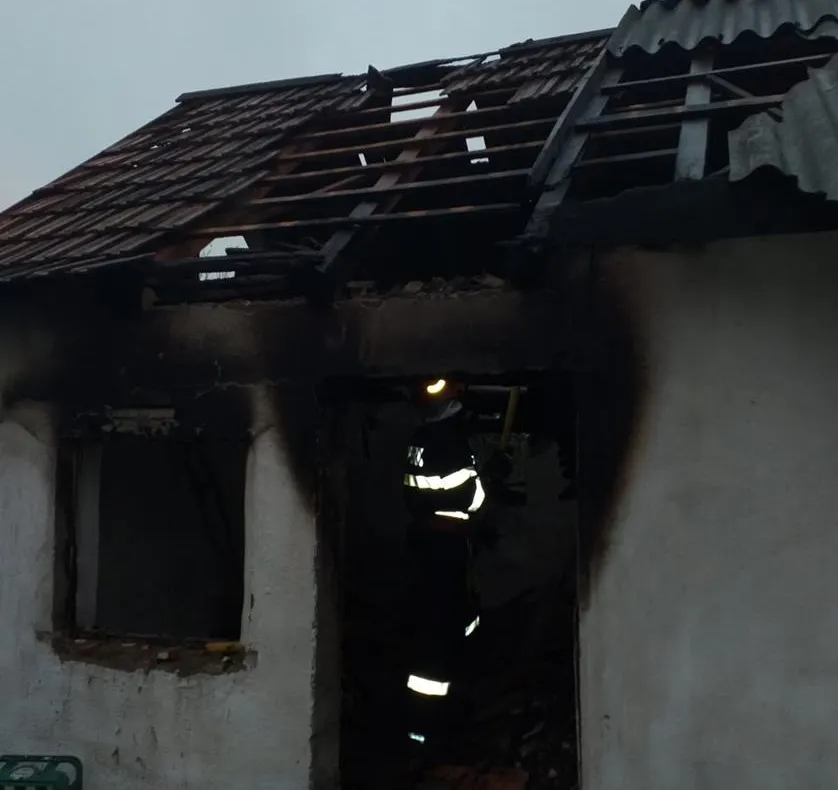 Incendiu în Bogei, comuna Tăuteu. Măsuri de prevenire a incendiilor de natură electrică