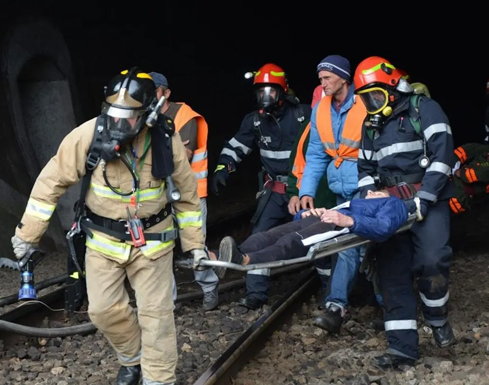 Exerciţiu de cooperare cu activarea Planului Roşu de Intervenţie la nivelul județului Bihor: intervenție la un accident feroviar urmat de incendiu