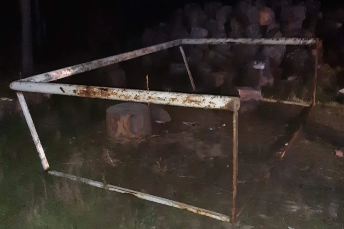 Tragedie la Dobrești: o fetiță de 7 ani zdrobită de o poartă de fotbal neomologată