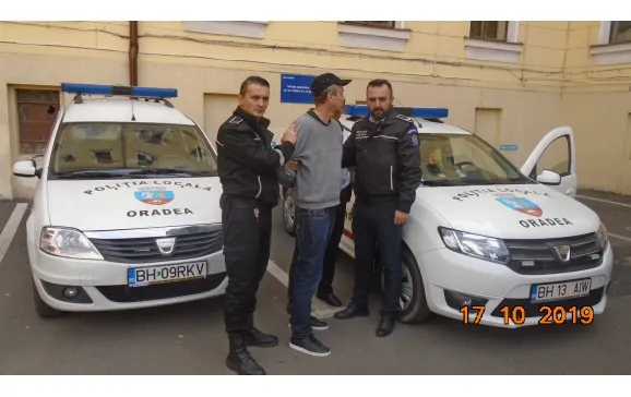 PolițIștii locali au sancționat un individ care săvârșea gesturi obscene în public