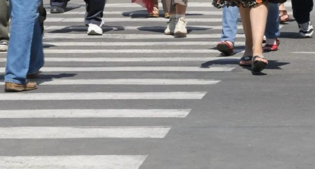Arestat după ce a lovit un bătrân pe trecerea de pietoni și a fugit de la locul faptei