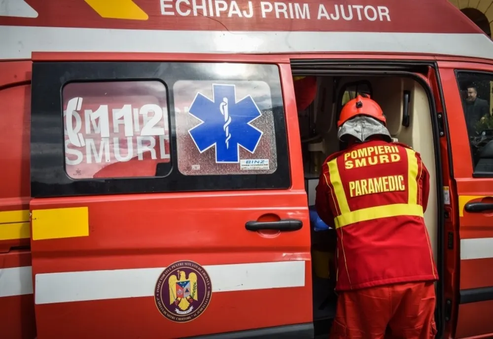 O femeie a murit după ce a căzut de la etajul VI al unui bloc din Oradea