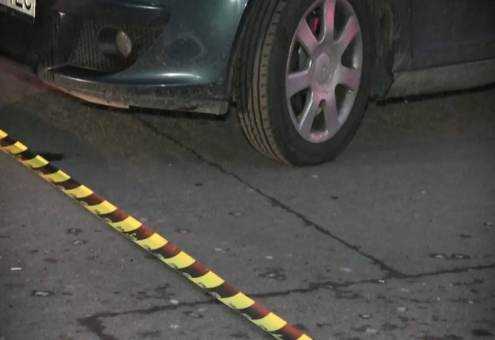 Pieton grav rănit după ce a fost lovit de o maşină