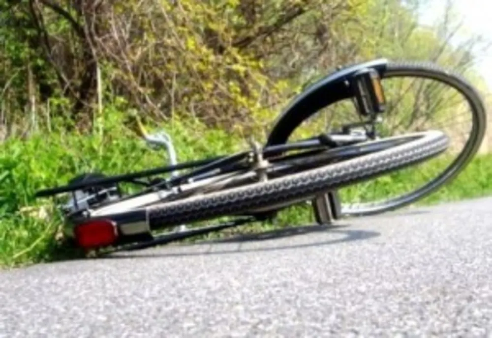 Biciclist sub influența alcoolului, autoaccidentat