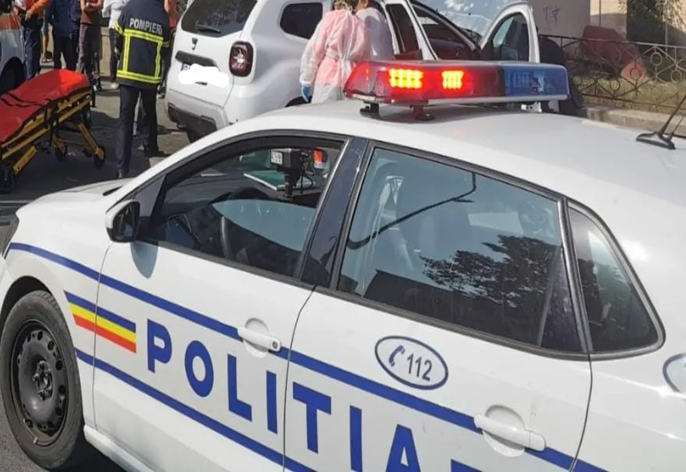 Accident frontal pe un drum judeţean din Bihor! Un bărbat a fost rănit