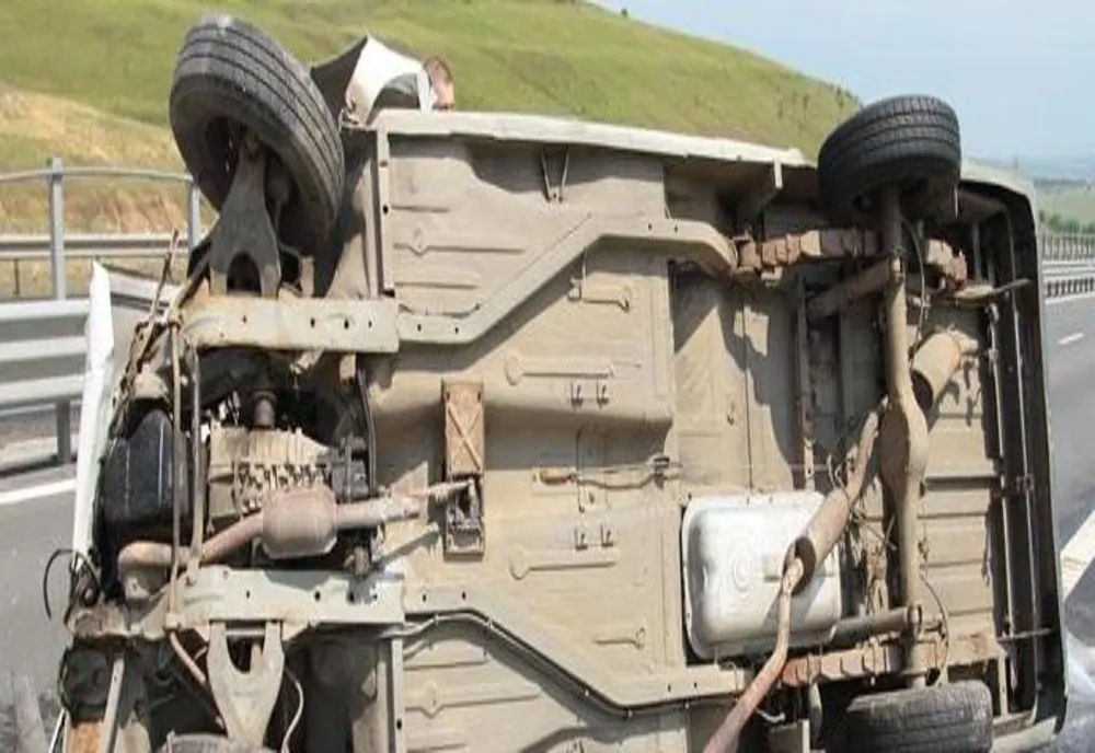 Accident în Bihor! Un şofer s-a răsturnat cu autoutilitara