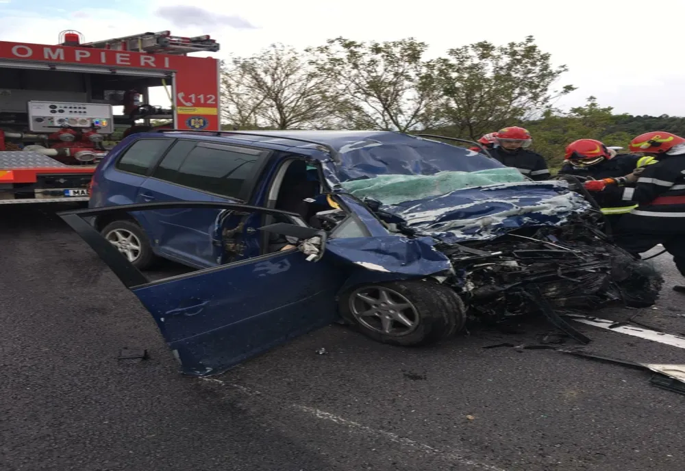 FOTO | Grav accident între Cluj şi Oradea! Două persoane au murit