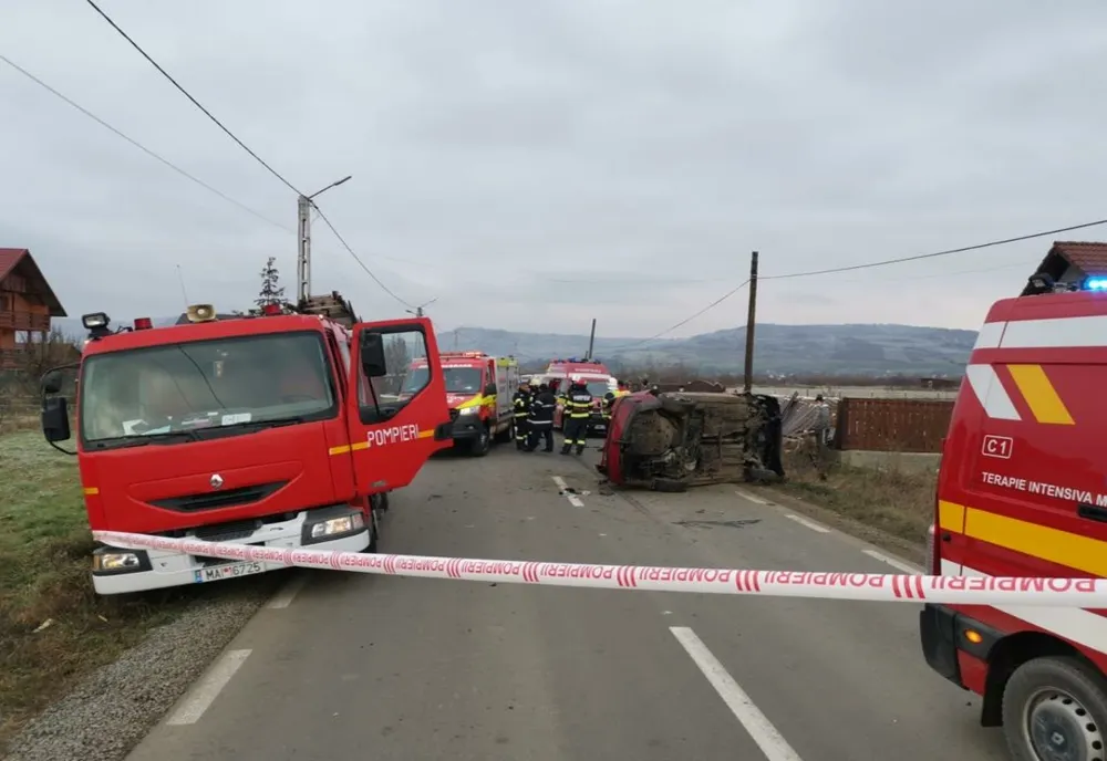 Accident grav în Sălaj! O femeie din Şimleu Silvaniei a murit după ce a intrat cu maşina într-un camion condus de un bărbat din Bihor