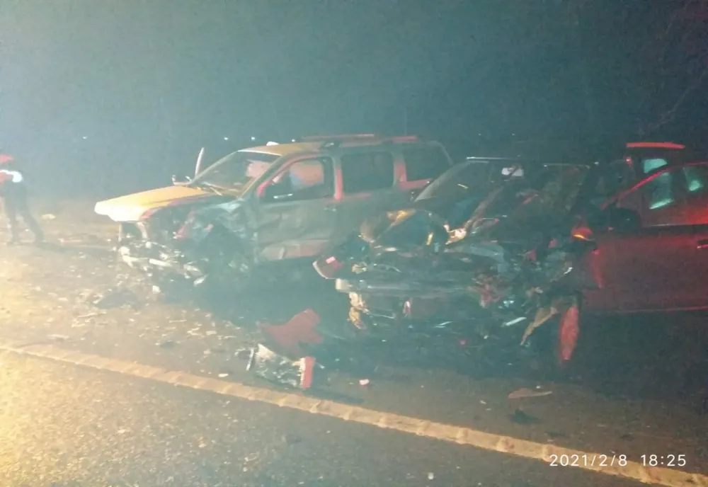 FOTO | Grav accident în Bihor! O persoană decedată şi alte două rănite după impactul dintre trei maşini