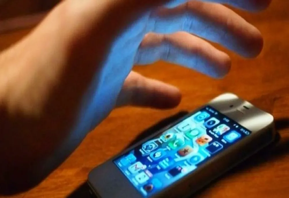 Orădeancă, cu dosar penal, pentru furtul unui telefon din sediul unei firme