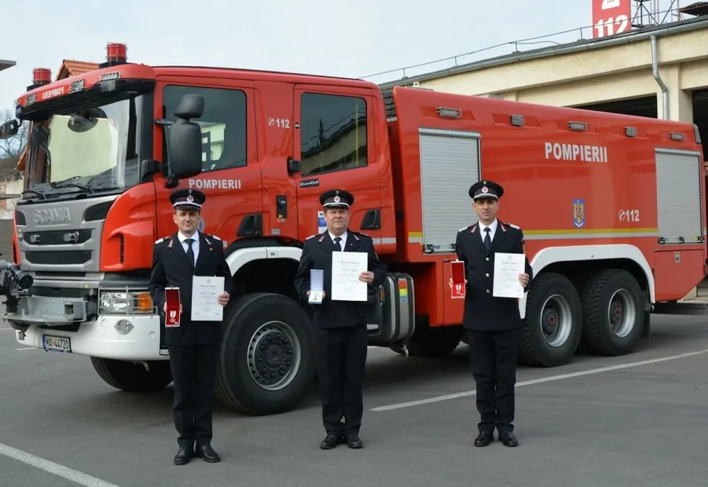 FOTO | Trei pompieri militari bihoreni au fost recompensați de Președintele României
