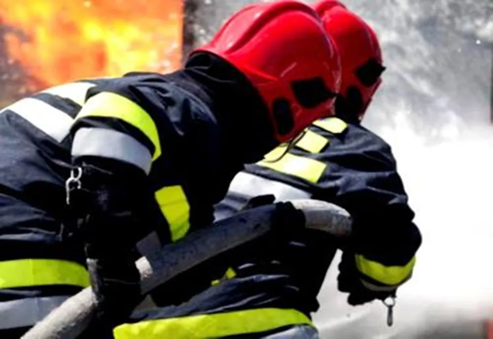 Incendiu violent la o casă din Săldăbagiu de Munte