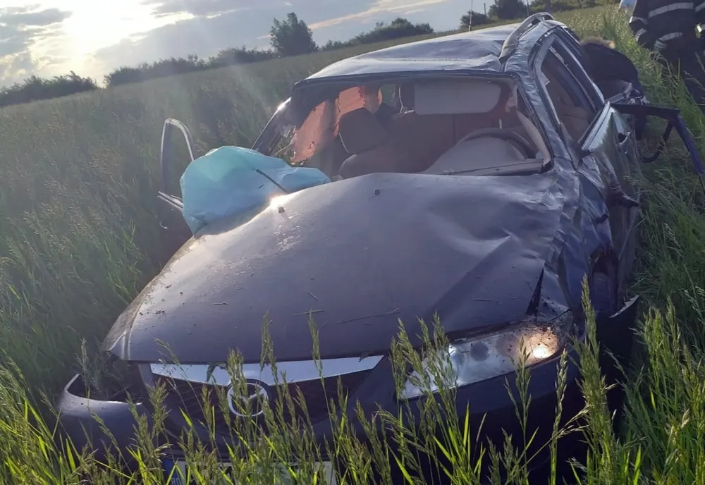 Accident grav, pe DJ 795, în Tinca! Un tânăr din Arad a pierdut controlul mașinii și s-a răsturnat! Un băiat de 13 ani a murit