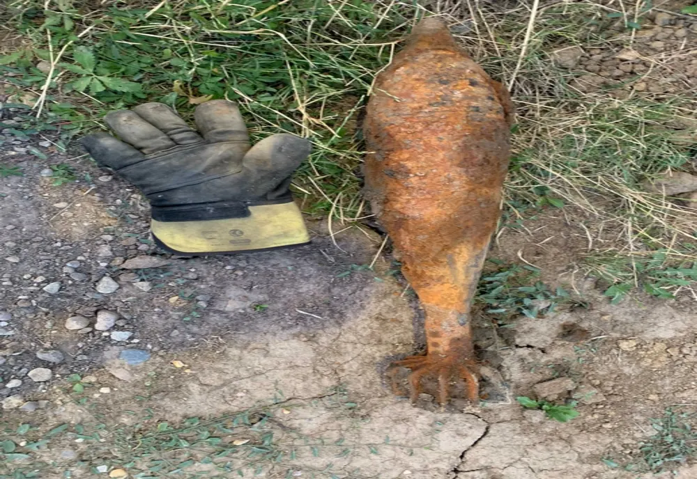 Bombă funcțională descoperită pe o stradă dintr-o localitate bihoreană
