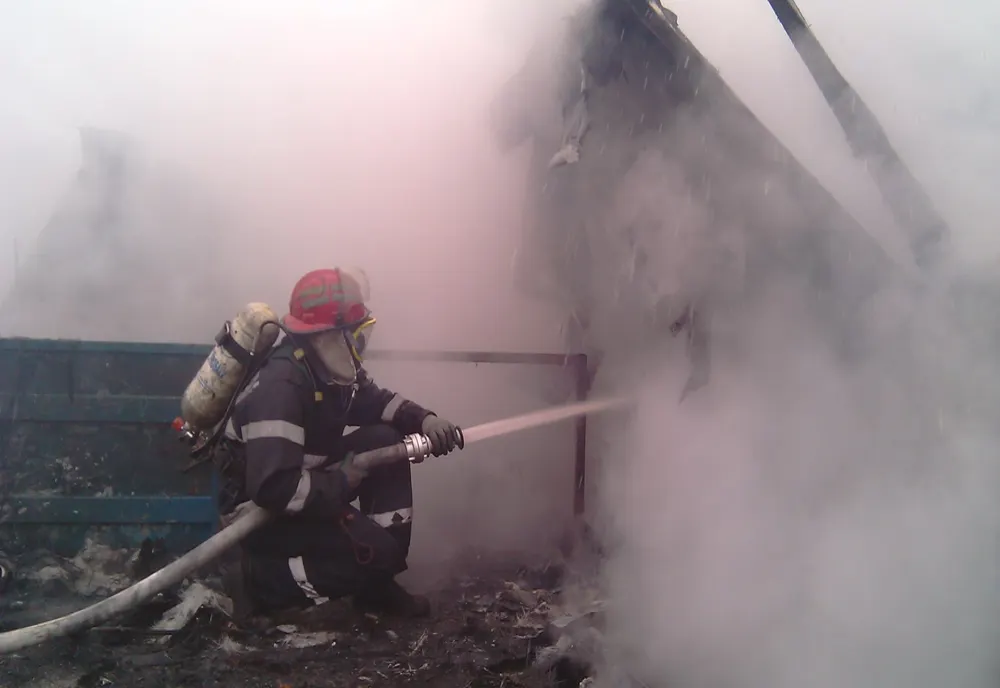 Magazia unei gospodării din Cetariu, afectată de incendiu