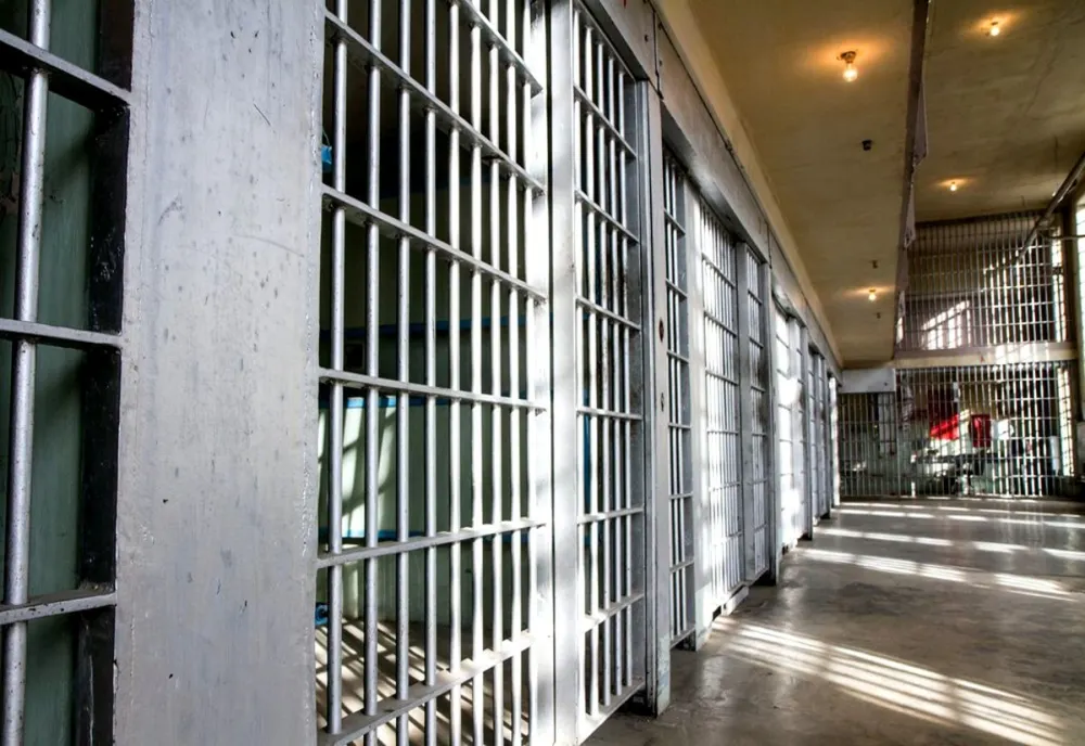 Tânăr din Beiuş condamnat la închisoare cu executare pentru tâlhărie calificată