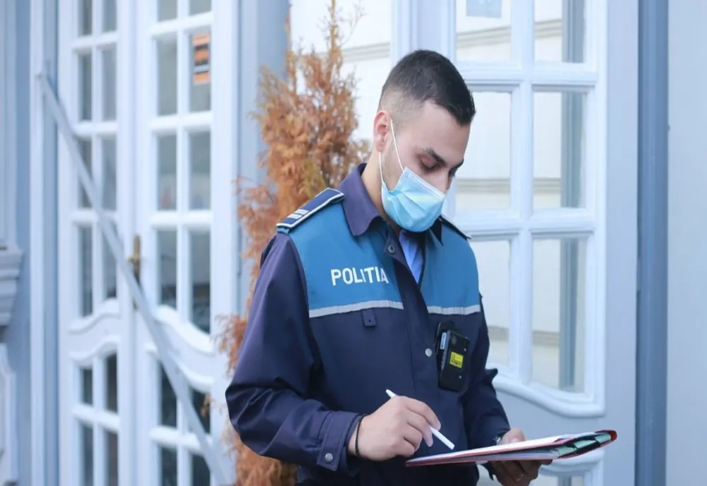 Zeci de bihoreni amendaţi pentru nepurtarea măștii de protecție