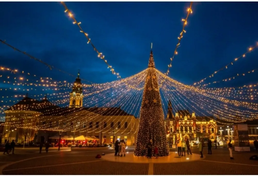 Se aprind luminile de sărbători la Oradea