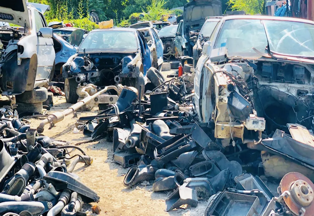 Doi tineri din Bihori prinşi de oamenii legii după ce au furat piese auto în valoare de 50.000 de lei
