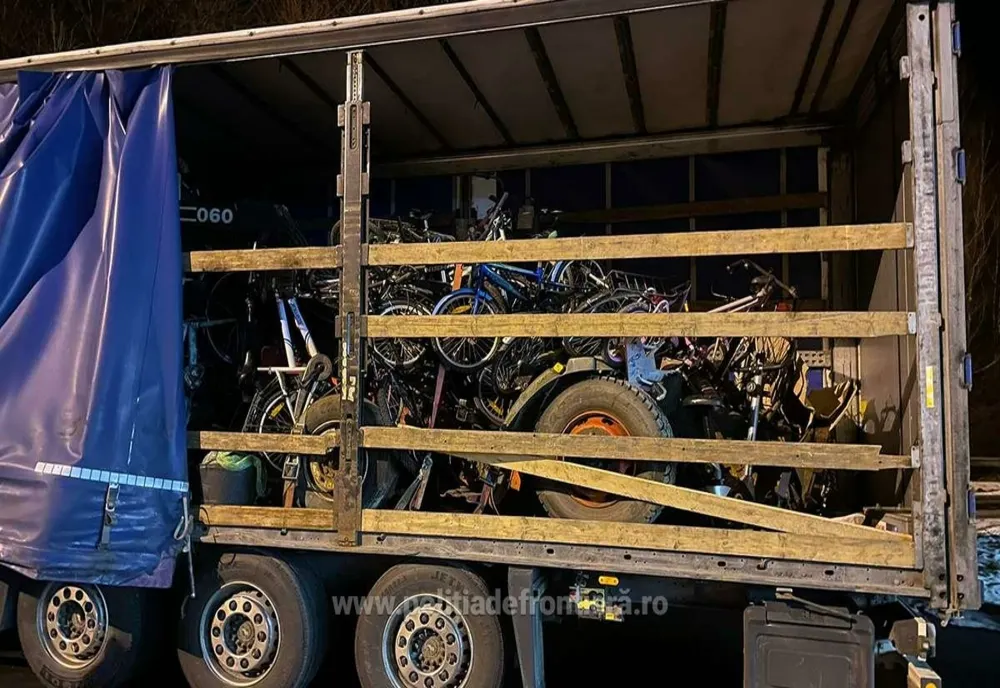 Zece tone de deșeuri de fier vechi și biciclete uzate, oprite în Vama Borș! Destinatarul era o firmă din Mehedinți