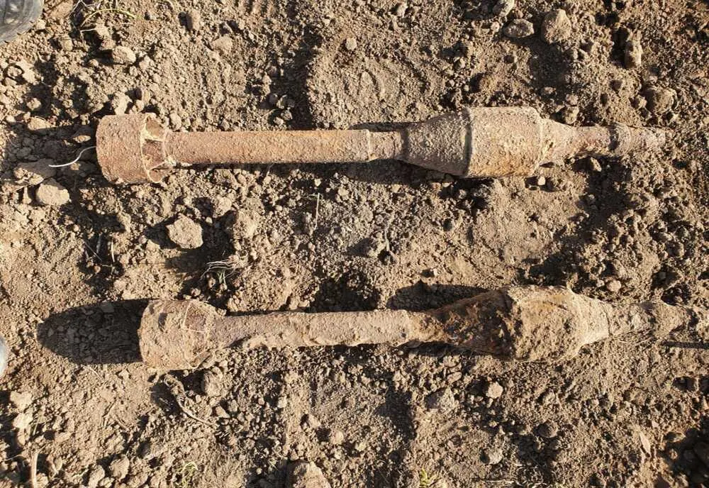Două grenade din al Doilea Război Mondial, rămase neexplodate, descoperite pe un teren din Valea lui Mihai