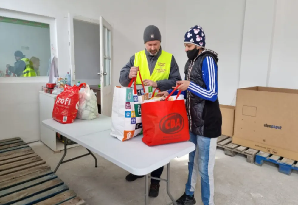 Zeci de persoane au dus donații la centrul deschis în Oradea