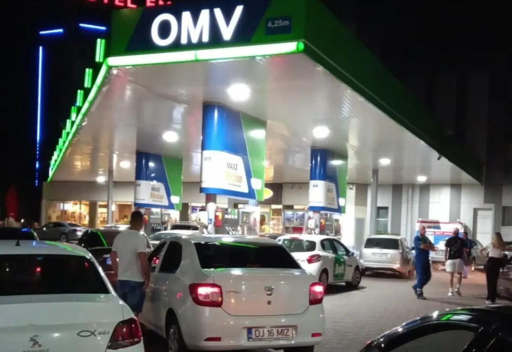 Proteste în benzinării! Șoferii au alimentat de un leu în Oradea, iar în Pitești au blocat accesul la pompe
