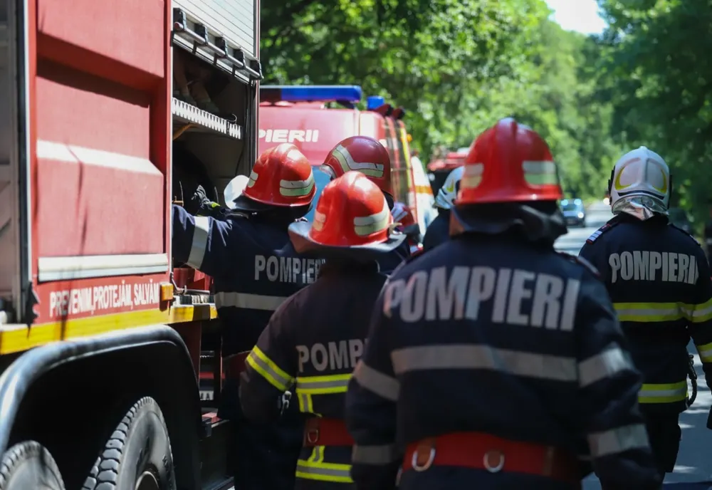 Stingere incendiu și salvare persoană în Oradea